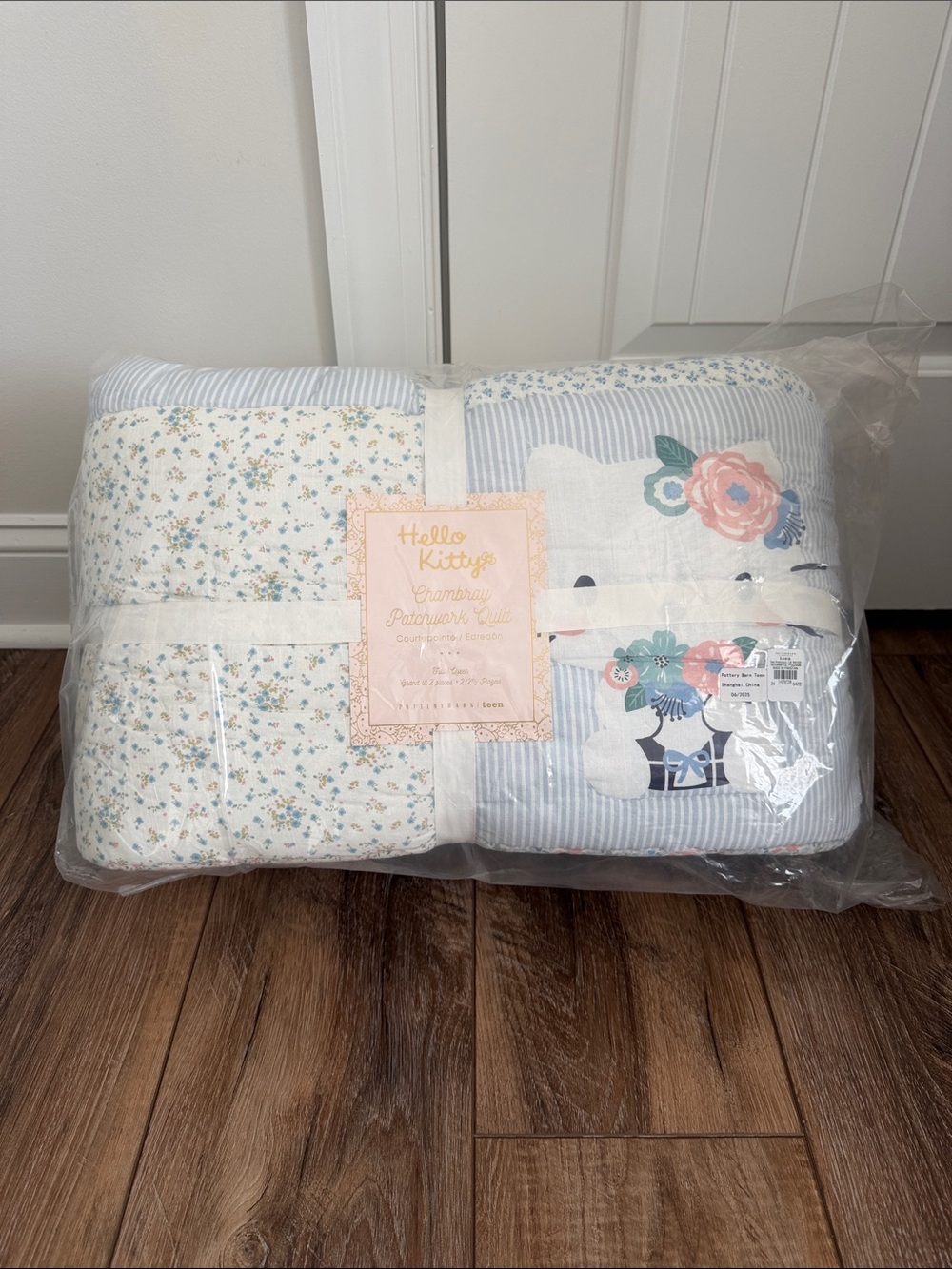 Pottery Barn Teen Hello Kitty Chambray Patchwork Quilt Queen NEW in Package - Picture 4 of 5